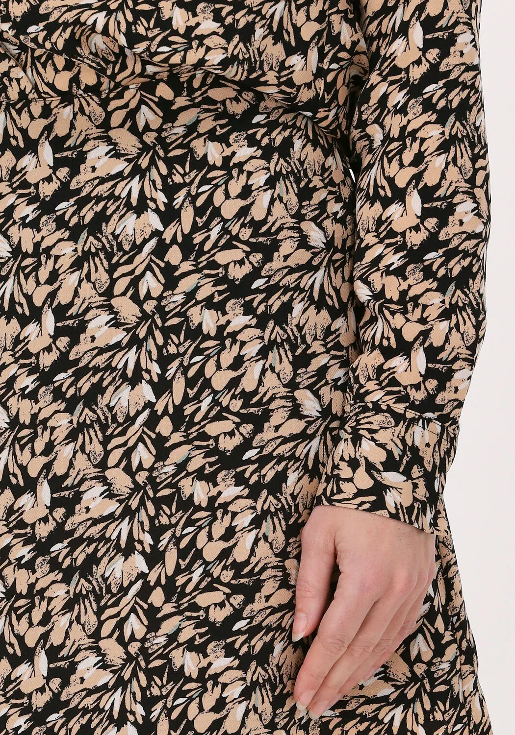 another label mini-jupe varme floral skirt en noir