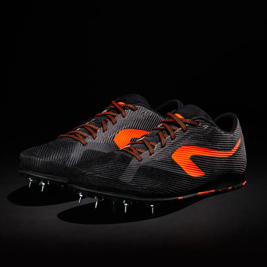 CHAUSSURES A POINTES D'ATHLETISME POUR LE CROSS  AT CROSS NOIRE ET ORANGE