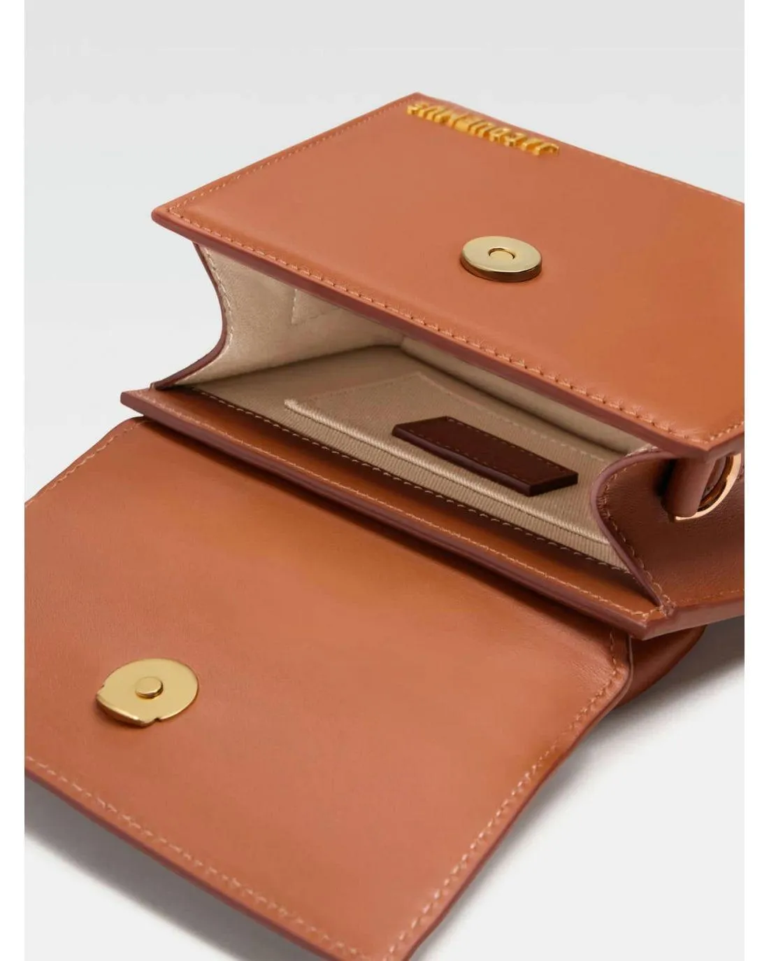 LE CHIQUITO MOYEN LIGHT BROWN - Jacquemus | Chez Maman Rouen