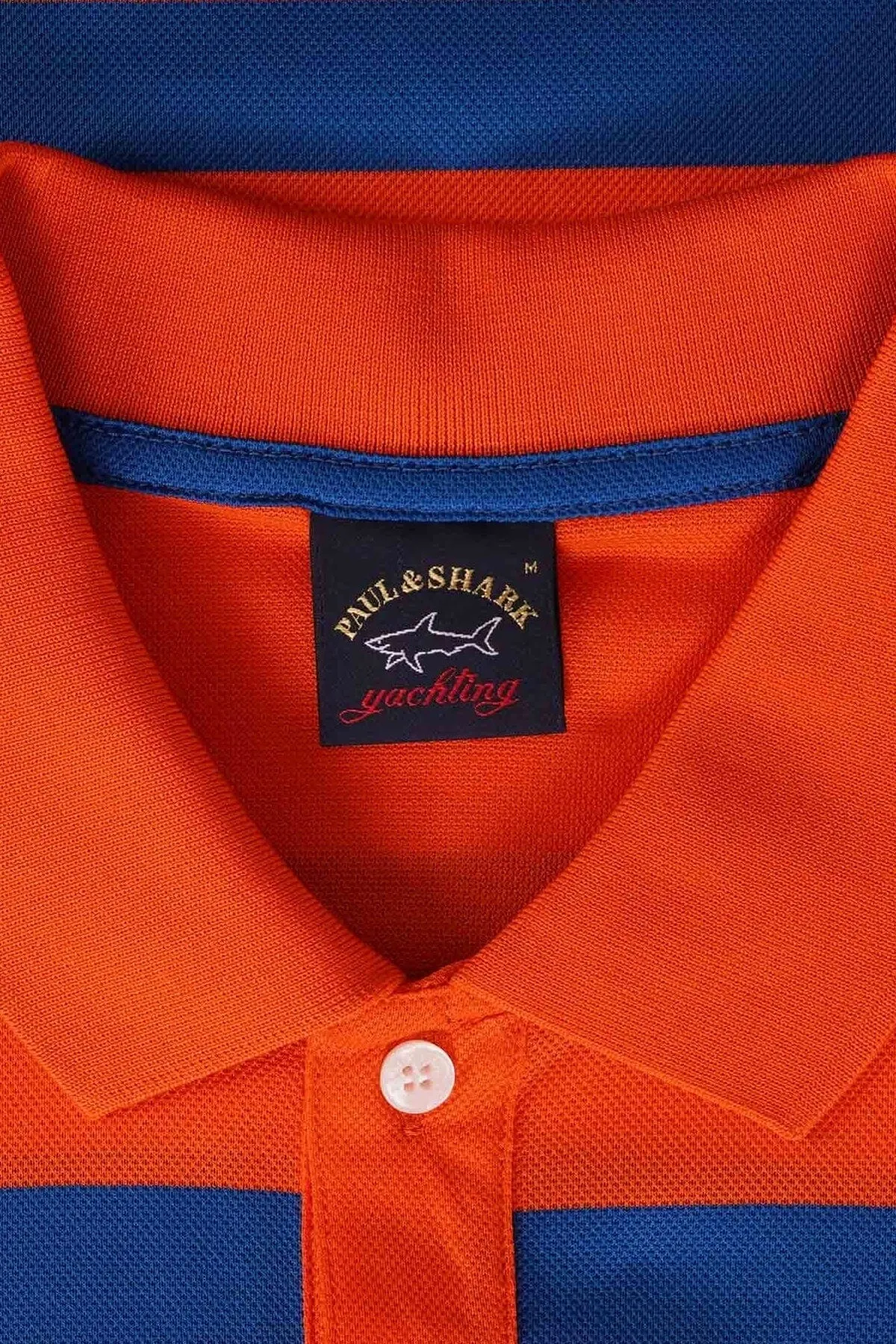 Polo ligné orange avec rayures