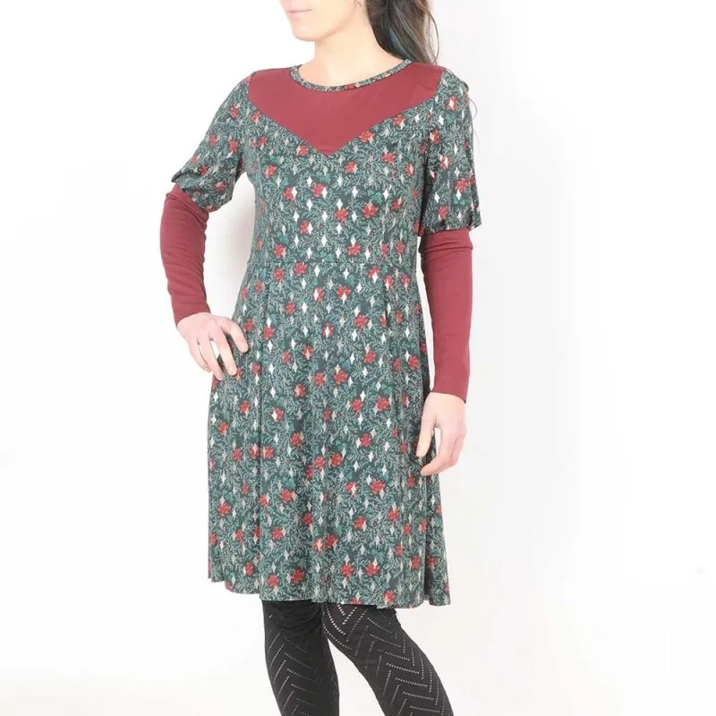 Robe stretch verte, rouge et dorée, manches gigot