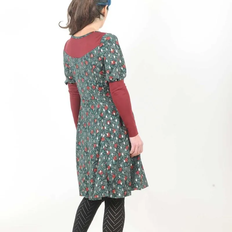 Robe stretch verte, rouge et dorée, manches gigot