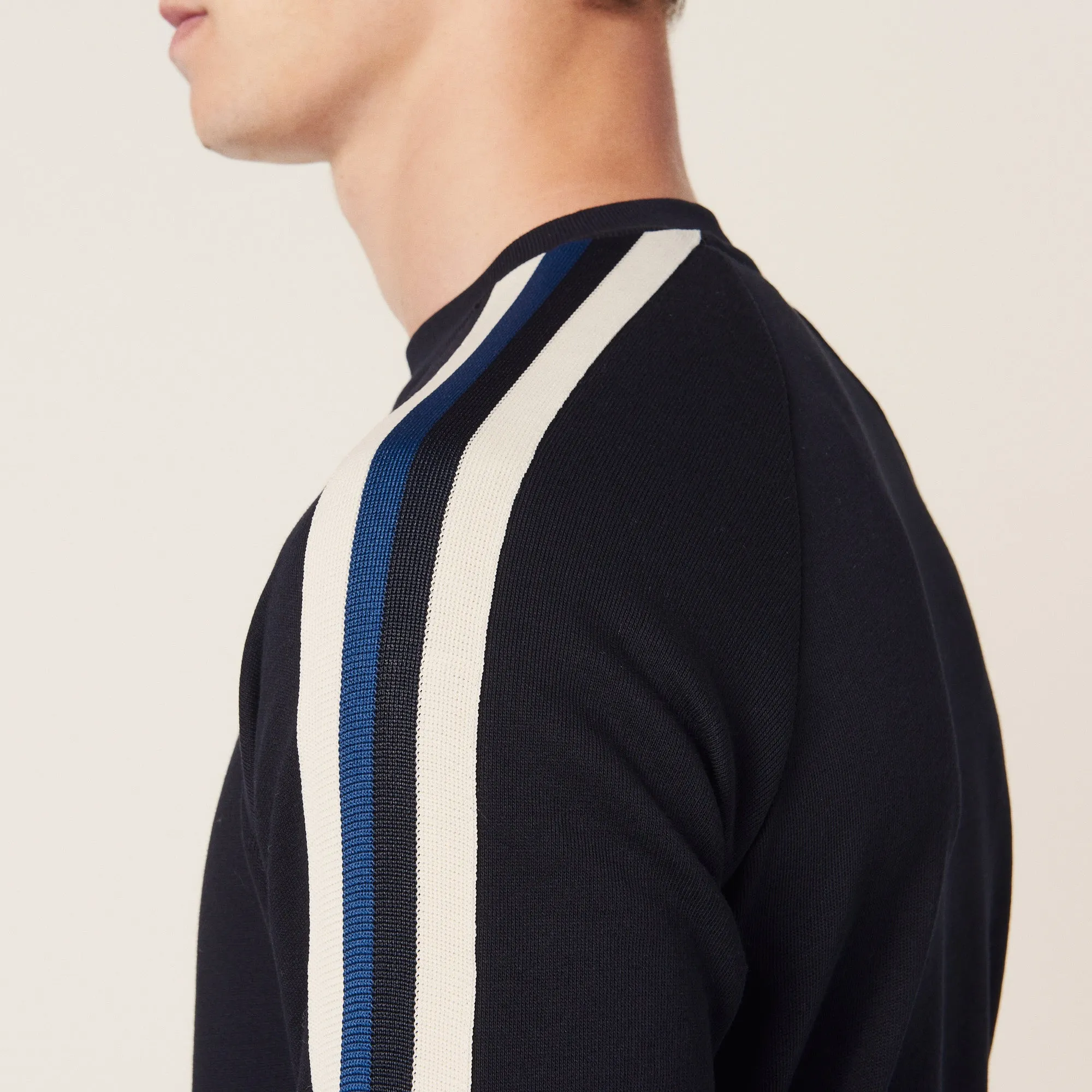 Sweat orné de galon tricolore