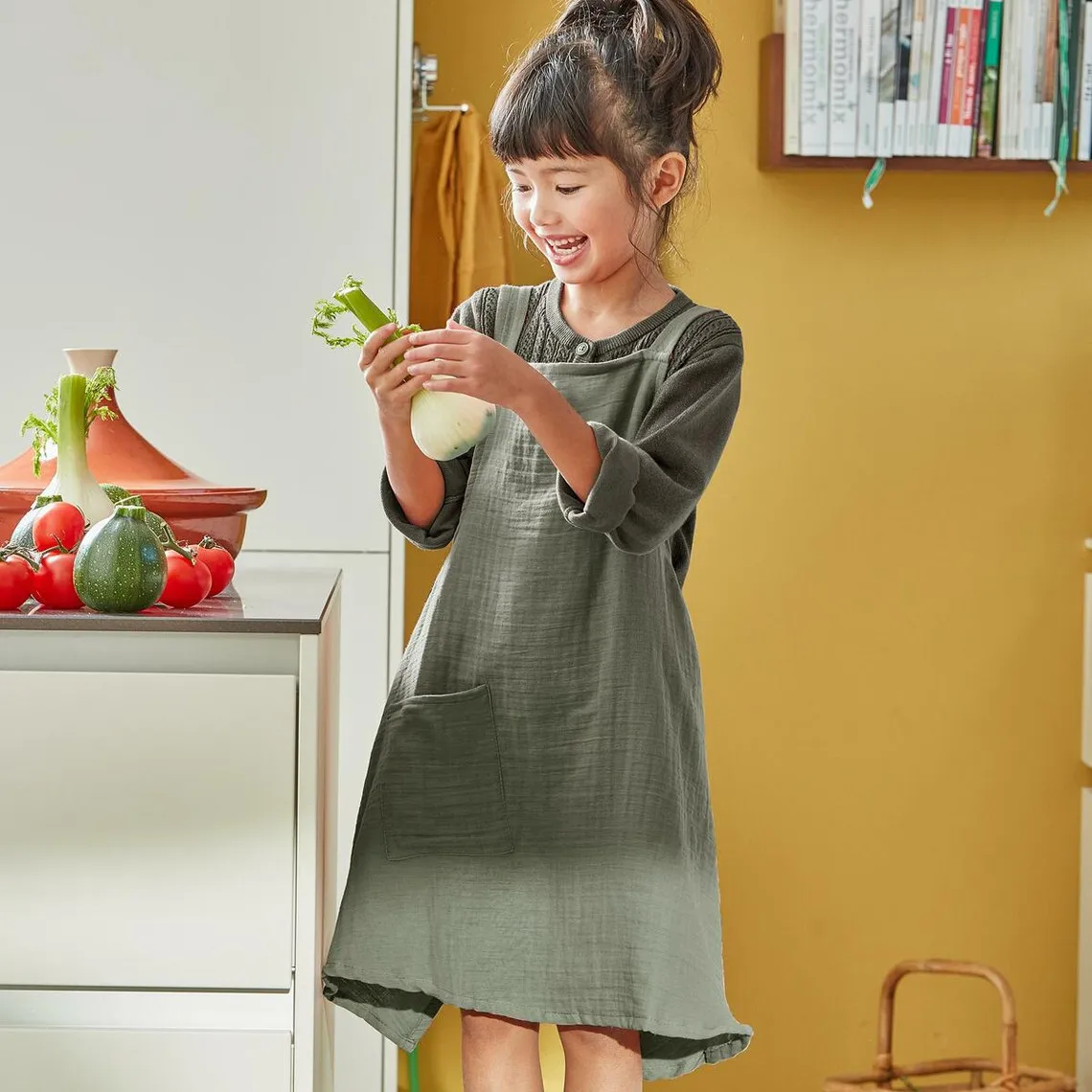 Tablier MYKID en gaze de coton vert kaki  | 3 Suisses